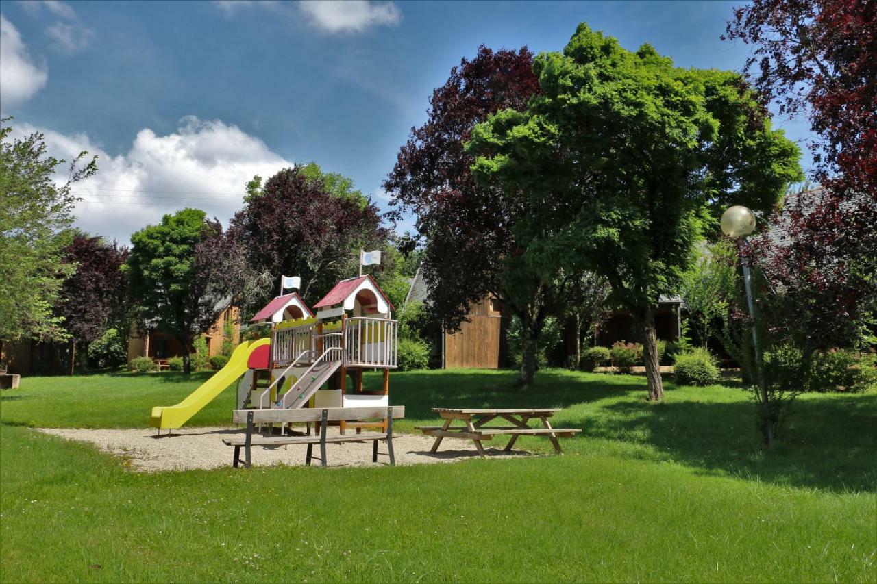 Camping Le Paisserou 纳雅克 外观 照片